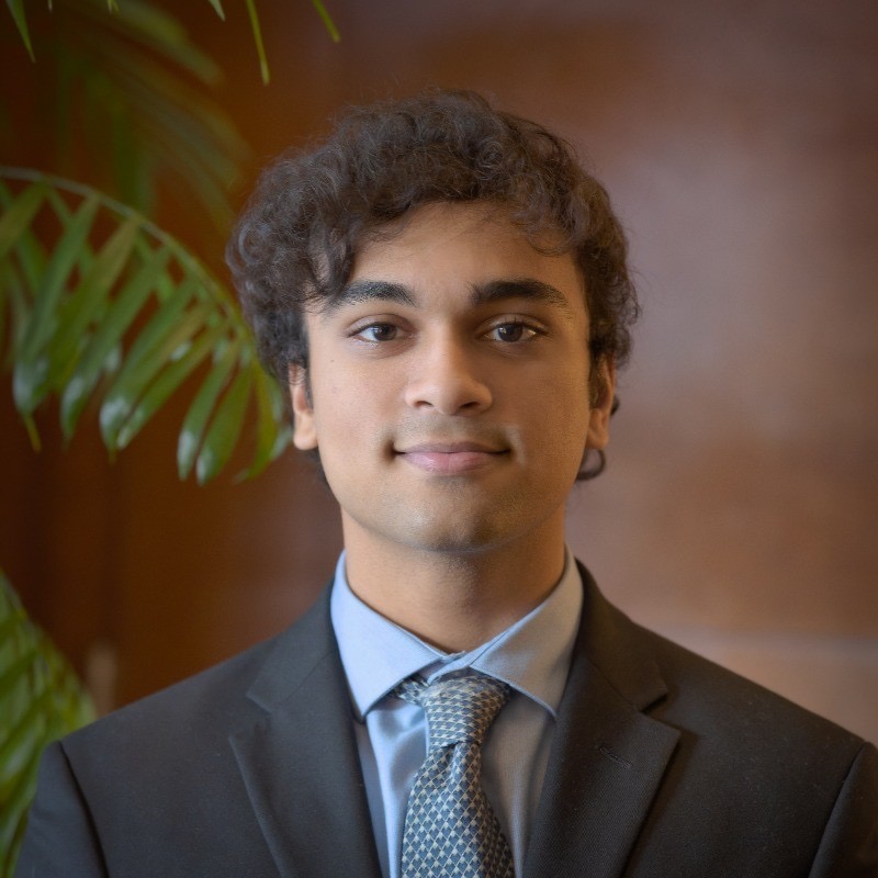 Yash Davalbhakta Headshot